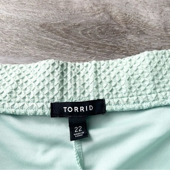 Torrid Green Teal Flared Eyelet Cotton Pleated Circle
Mini Skirt - Picture 6 of 12